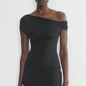 Aritzia Original Contour Ravish Top off-the-shoulder